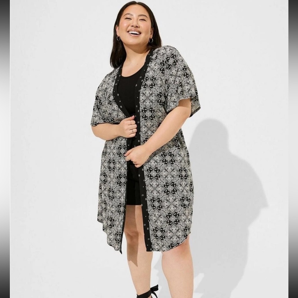 Torrid Black & Grey Challis Dolman Shirttail Kimono Women’s Size Large L 0
